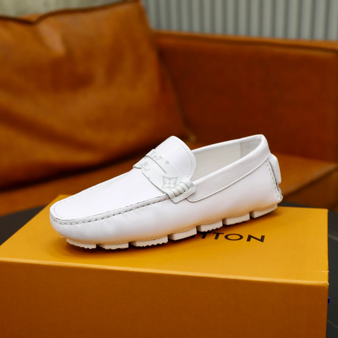 Ex-factory price: 460💰【LV】Louis Vuitton ⚠️High-end men’s driving and pedal series ⚠️38-44 (customized for 45) ⚠️All original cowhide leather! Thick and soft! Made entirely of calfskin lining! Rubber sheet anti-slip beanie sole! Three-dimensional package technology! Fashionable and classic! Handicrafts! Original high quality! Feel free to compare!